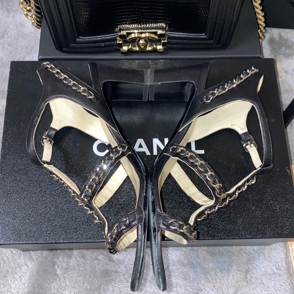 2X🎉HP🎉CHANEL CLASSIC CHAIN HEELS - Picture 13 of 16